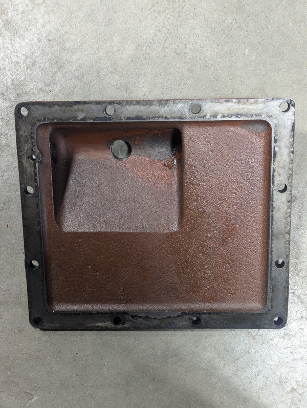 Used Bottom Clutch Housing Cover for IH Tractors - 384077R11