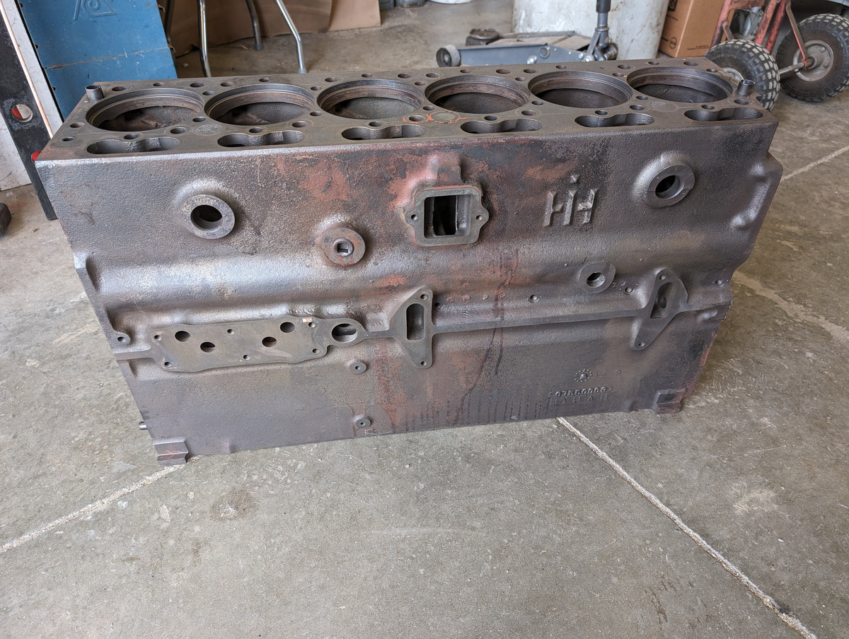 D-414 Engine Block IH International 675500C3 USED