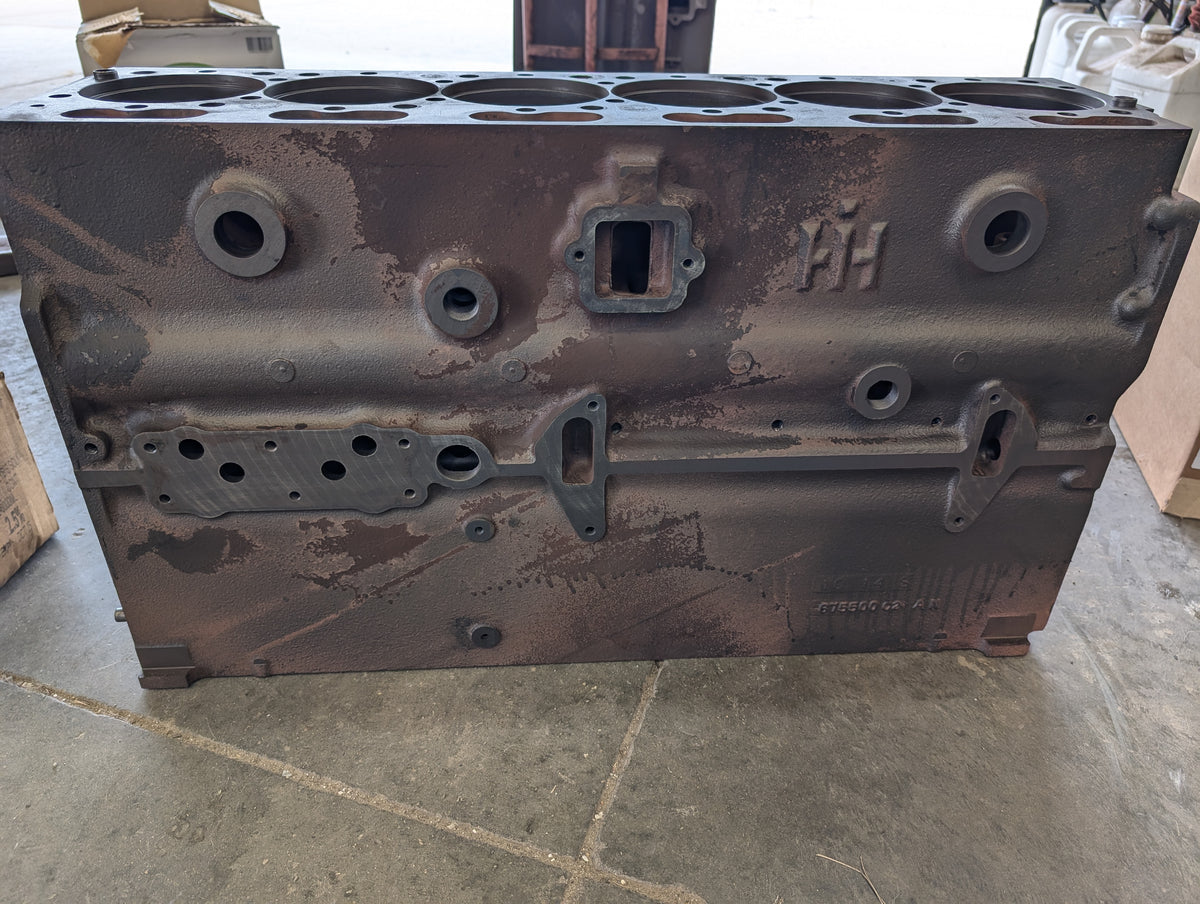 DT-414 Engine Block IH International 675500C2 USED