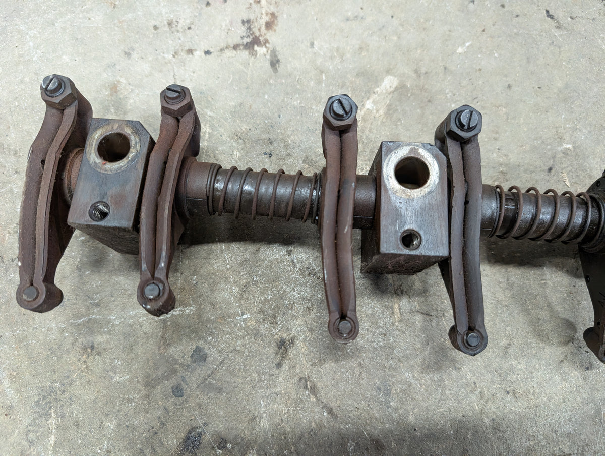 Rocker Arm Assembly IH International 1802461C2 688999C91 1820830C92 675447C92 675660C92 USED