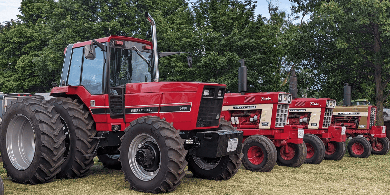 未開封 新品　independent red stone HYDE 1962 International Harvester Tractor | AllSurplus