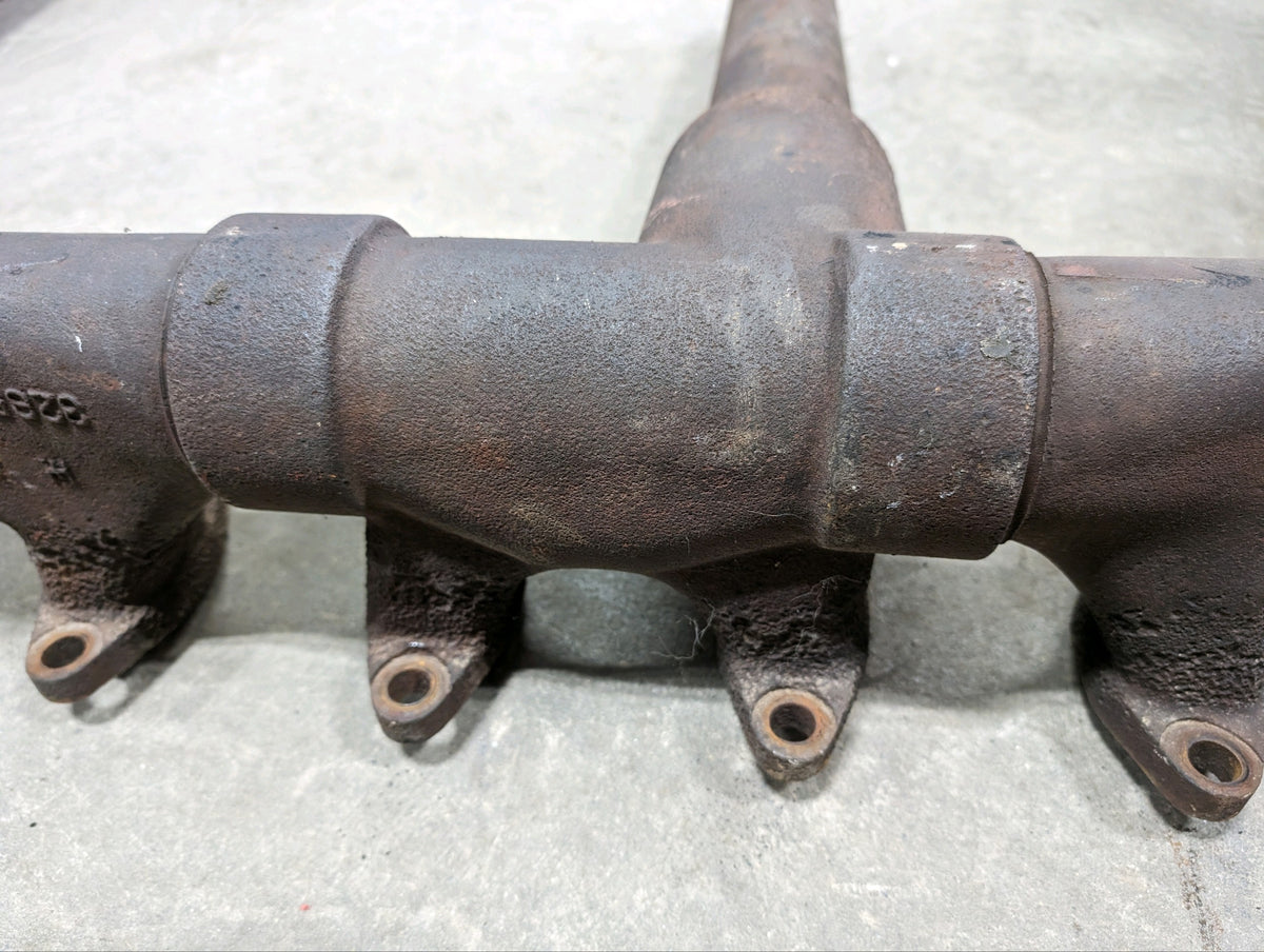 Exhaust Manifold Assembly IH International 326521R1 326699R1 USED