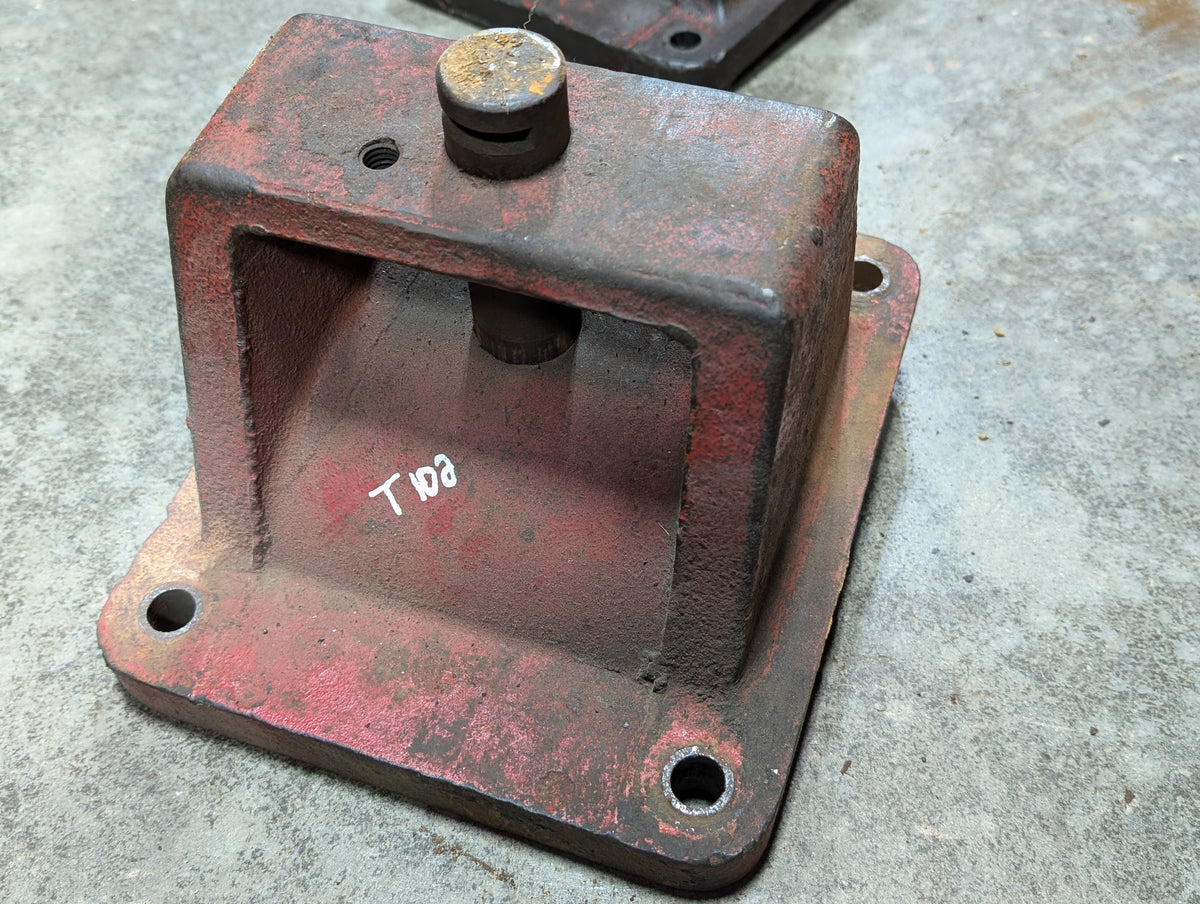 Drawbar Pivot Support IH International 108508C1 USED