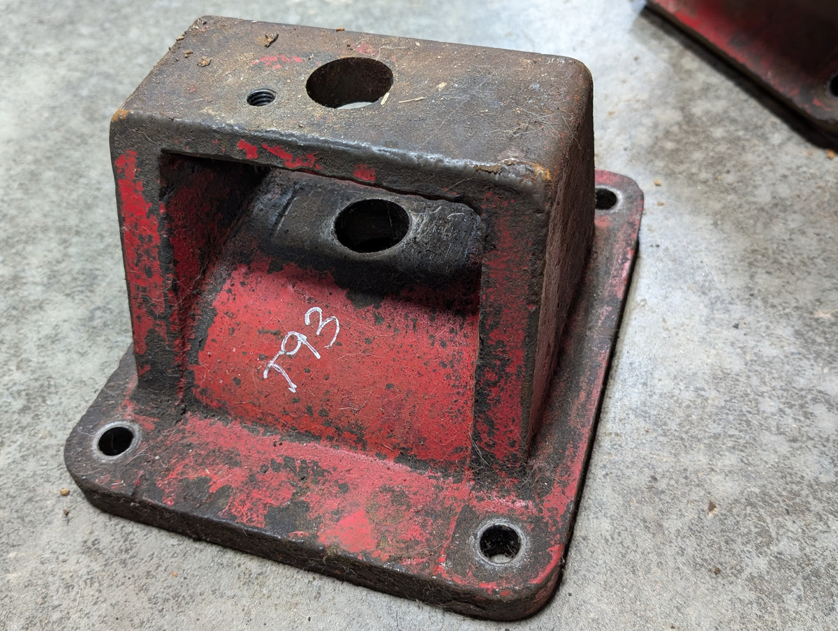 Drawbar Pivot Support IH International 108508C1 USED