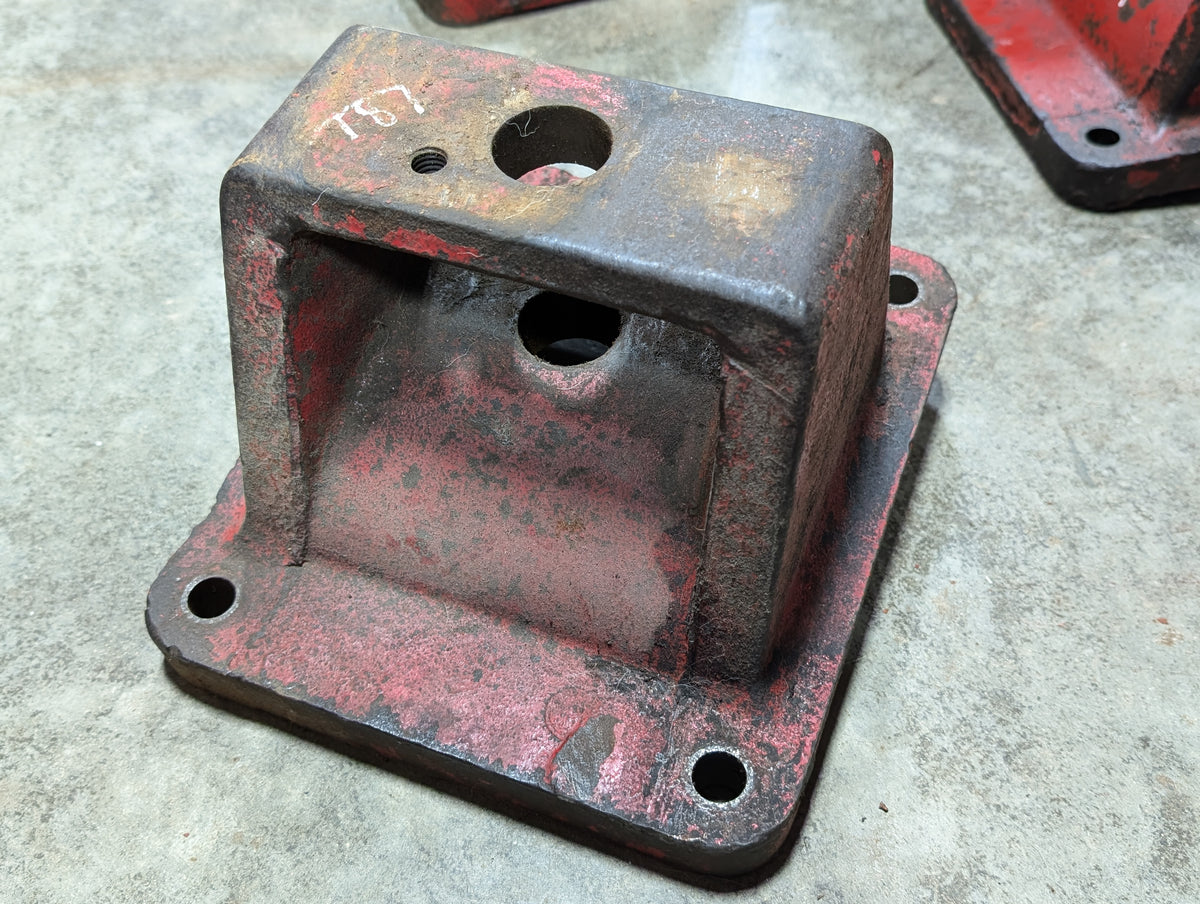 Drawbar Pivot Support IH International 108508C1 USED