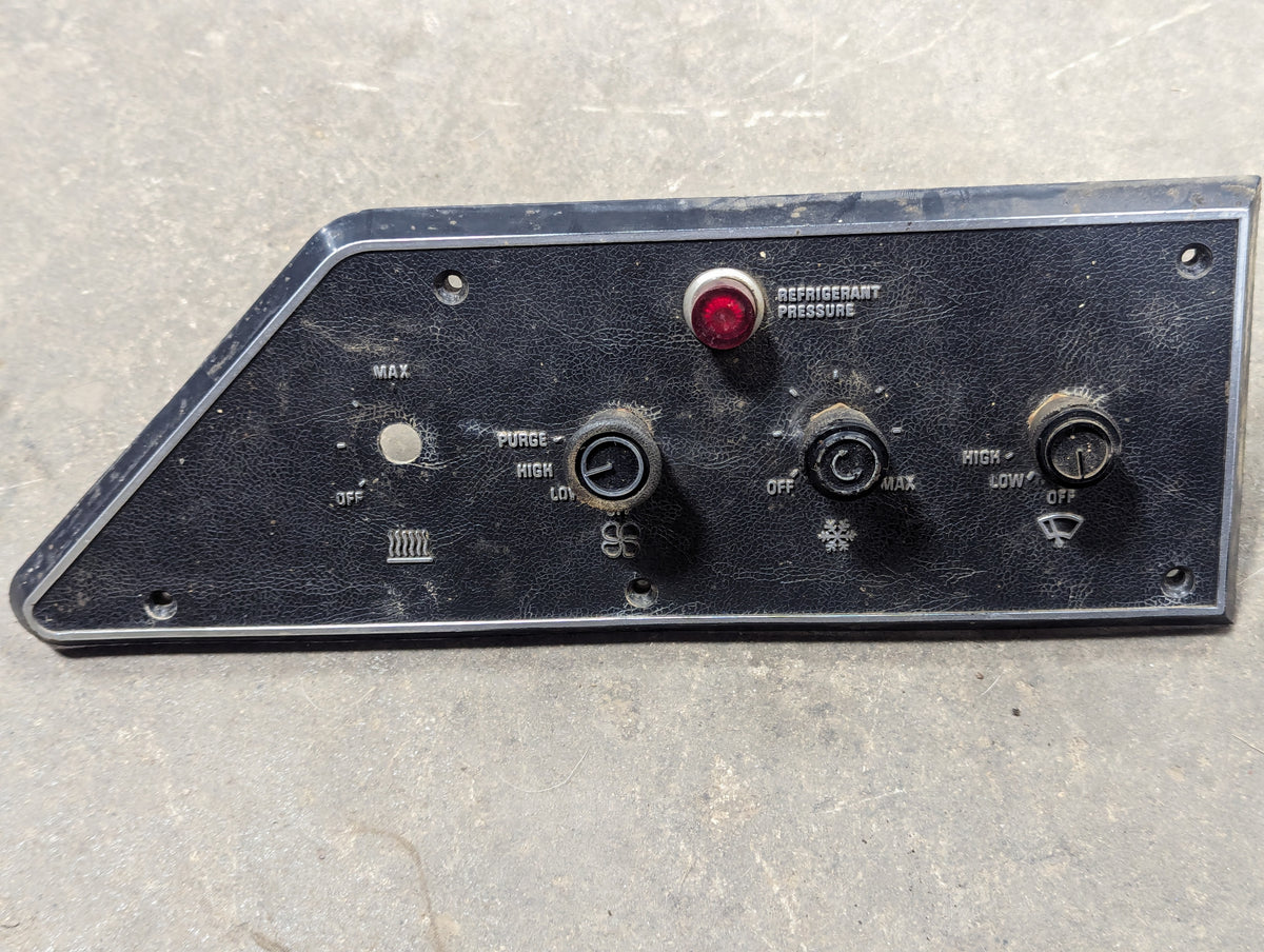 A/C Heater Control Panel IH International 111400C1 USED