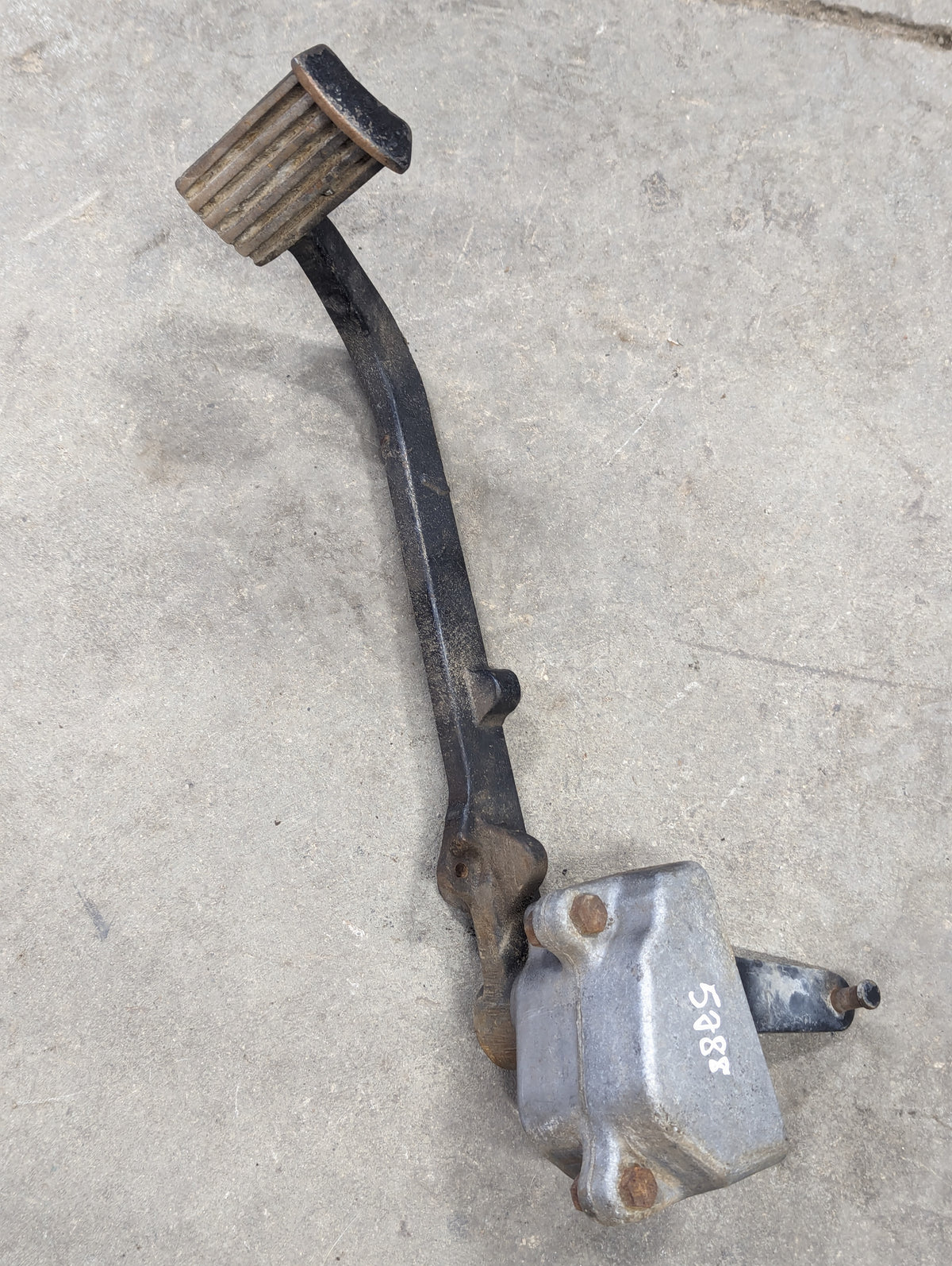 Clutch Pedal Assembly IH International 104039C2 USED