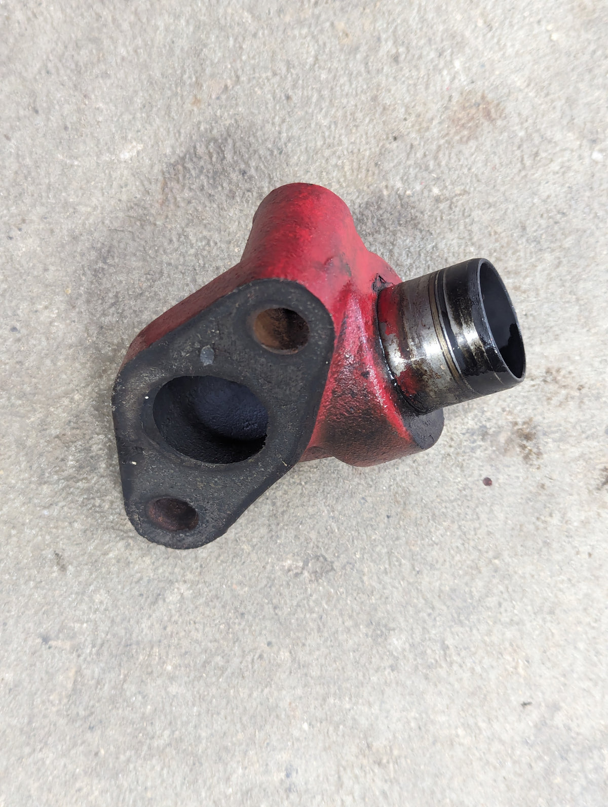 Engine Oil Outlet Elbow IH International 332543R1 USED