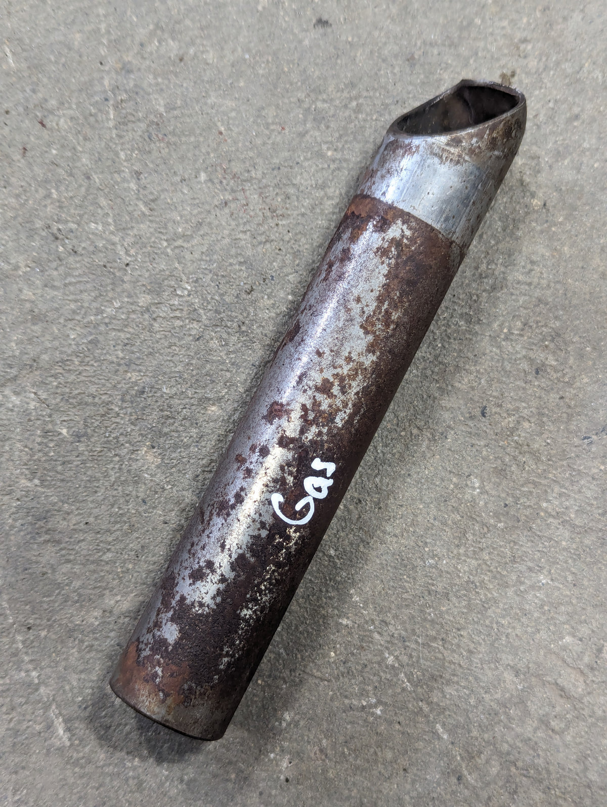 Oil Filler Tube IH International 368985R2 USED