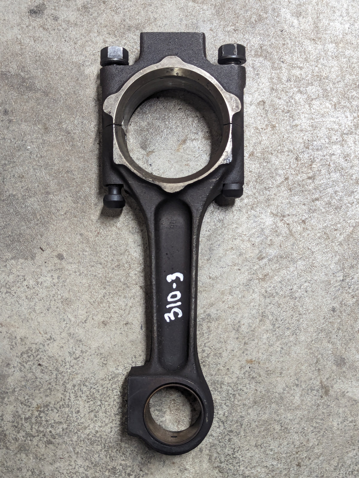 Connecting Rod IH International 3055029R24 1967029C1 USED