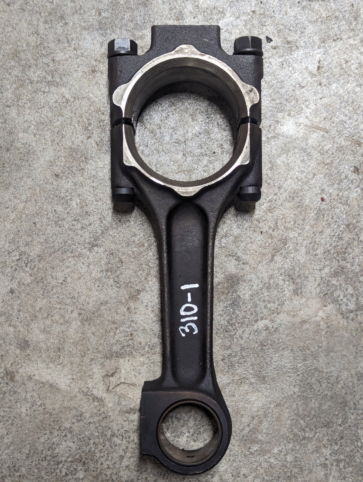 Connecting Rod IH International 3055029R24 1967029C1 USED