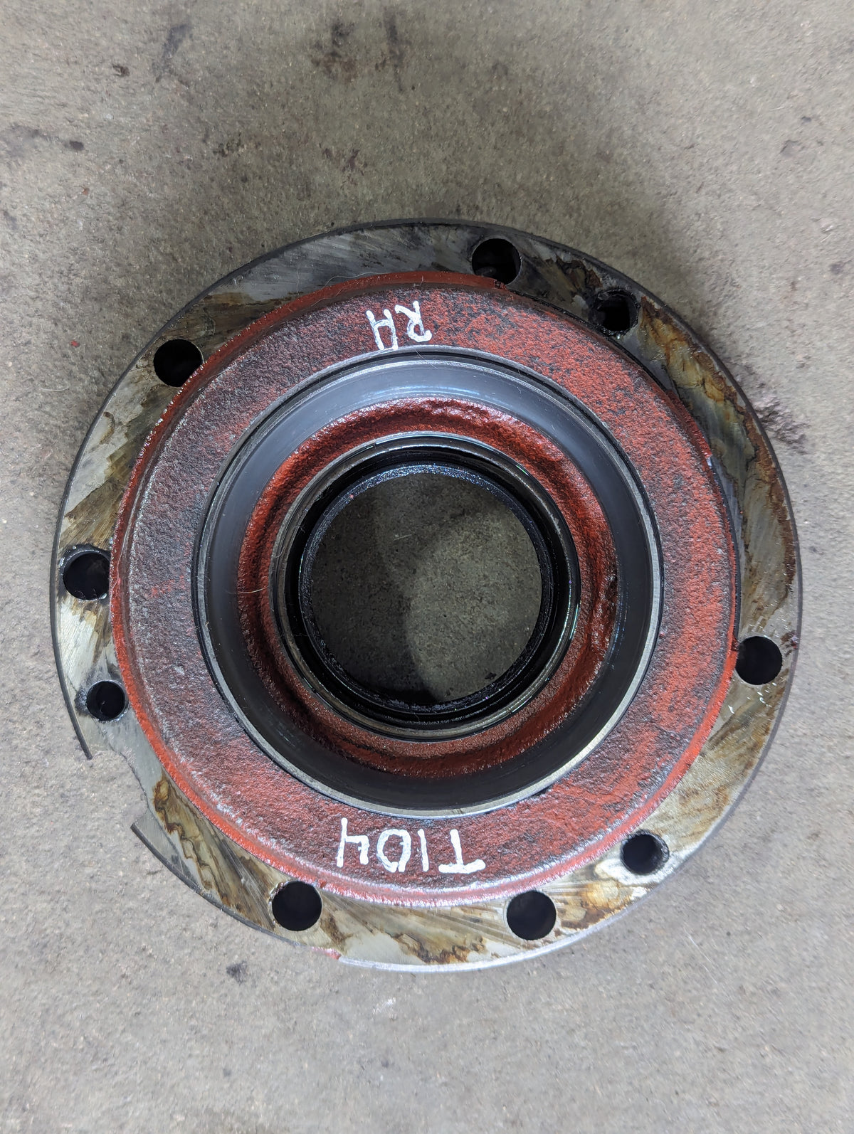 Right Differential Bearing Retainer IH International 380199R2 USED