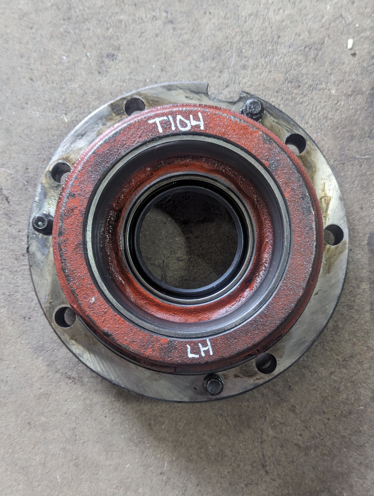 Left Differential Bearing Retainer IH International 384086R2 USED