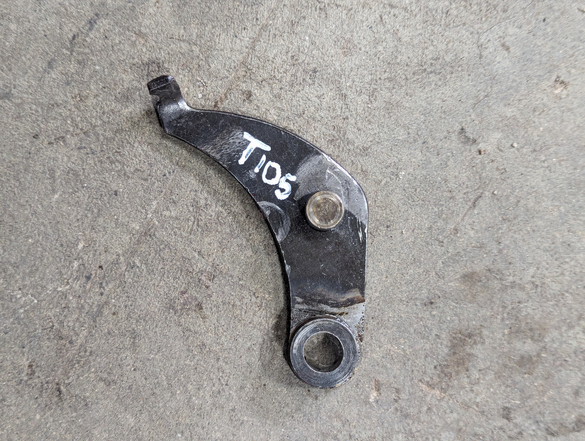 Shifter Control Arm IH International 382565R21 USED