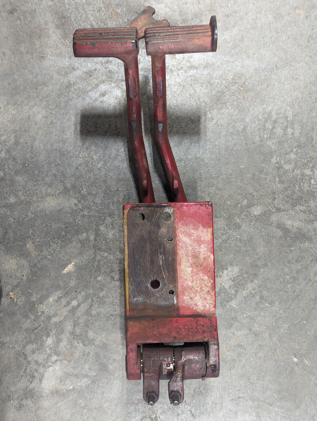 Brake Pedal Assembly IH International 384084R1 397682R1 397681R1 USED