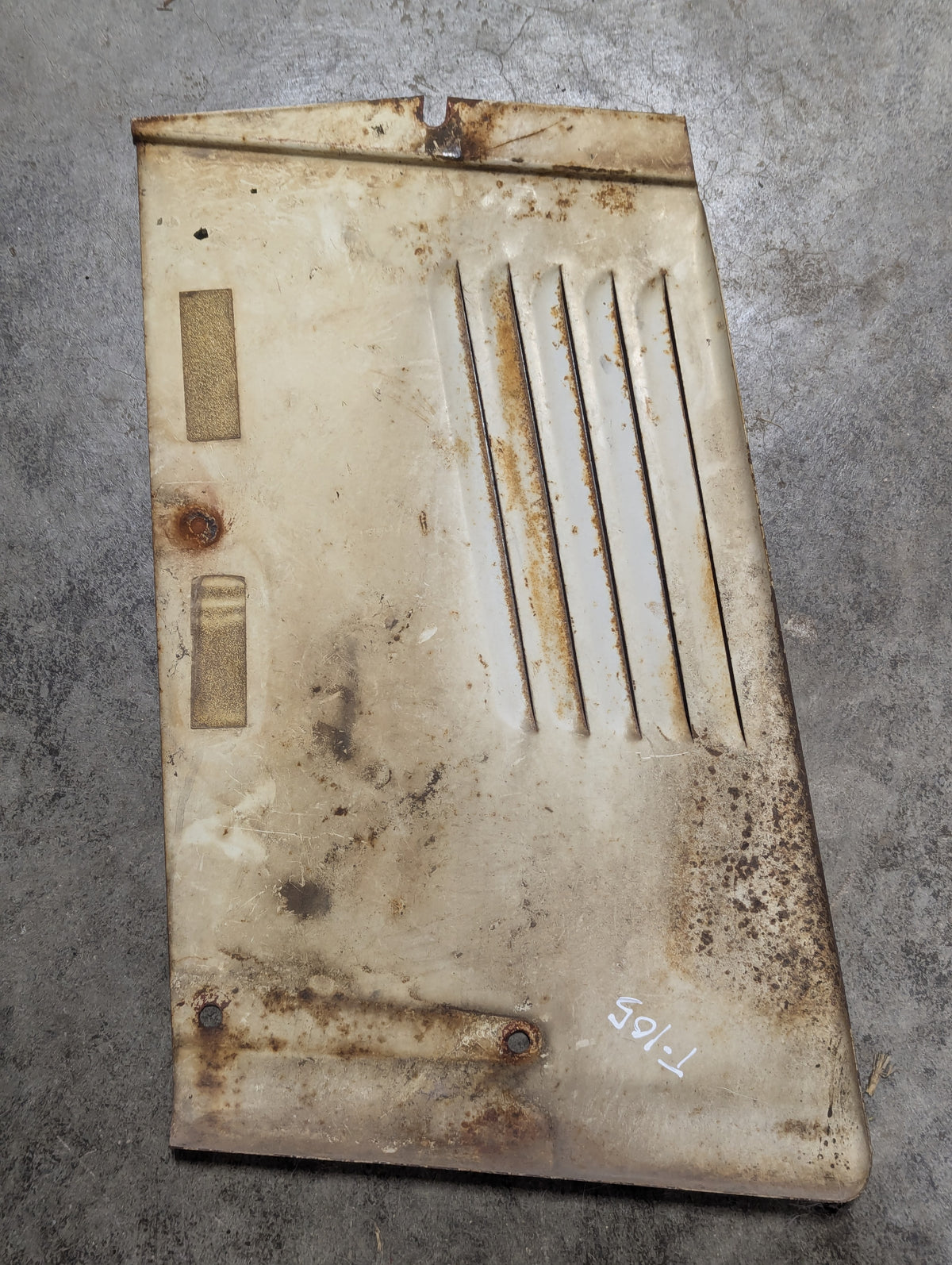 Right Radiator Side Panel IH International 531064R3 USED