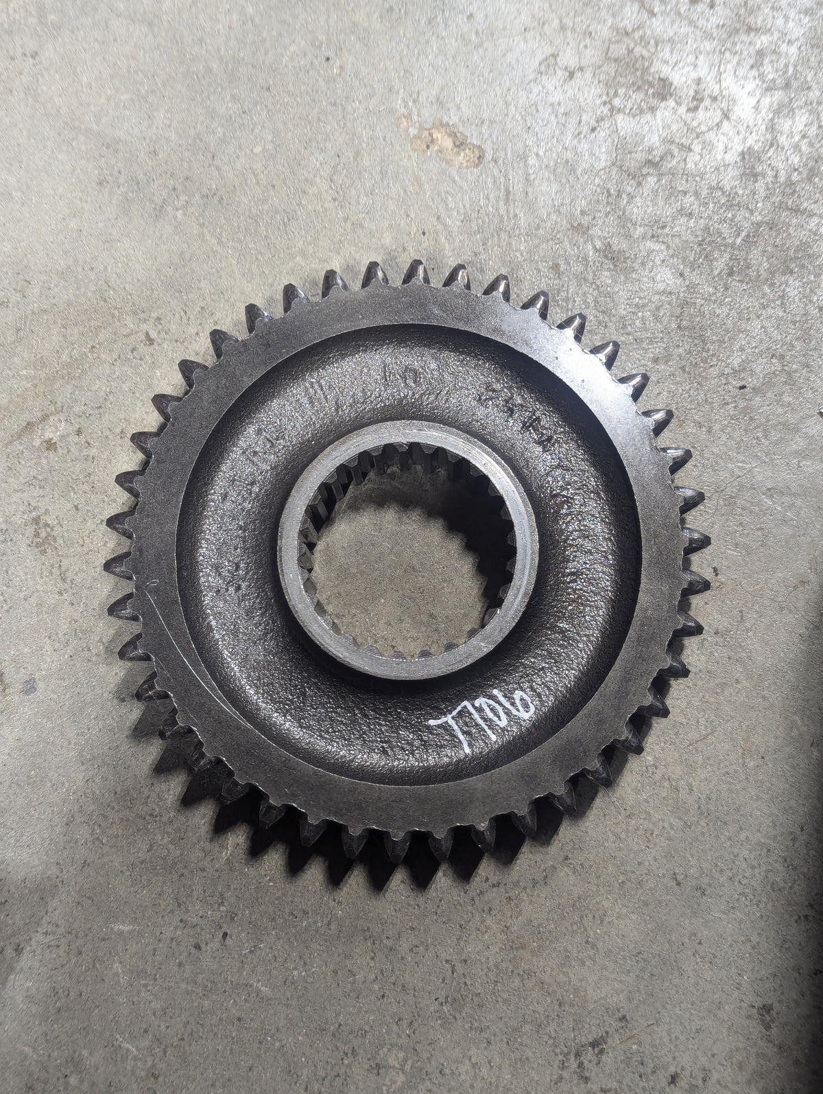 3rd Speed Driving Gear IH International 528671R1 USED