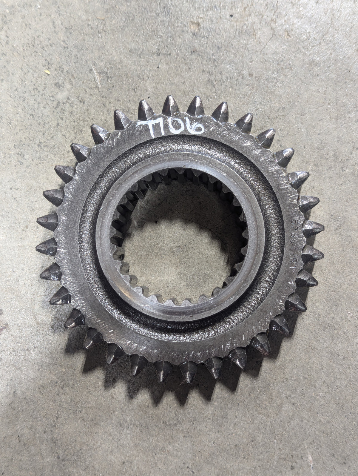 2nd Speed Drive Gear IH International 528672R1 USED