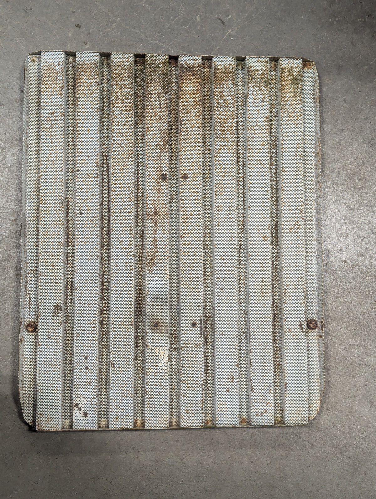 Radiator Grill IH International 379995R21 USED