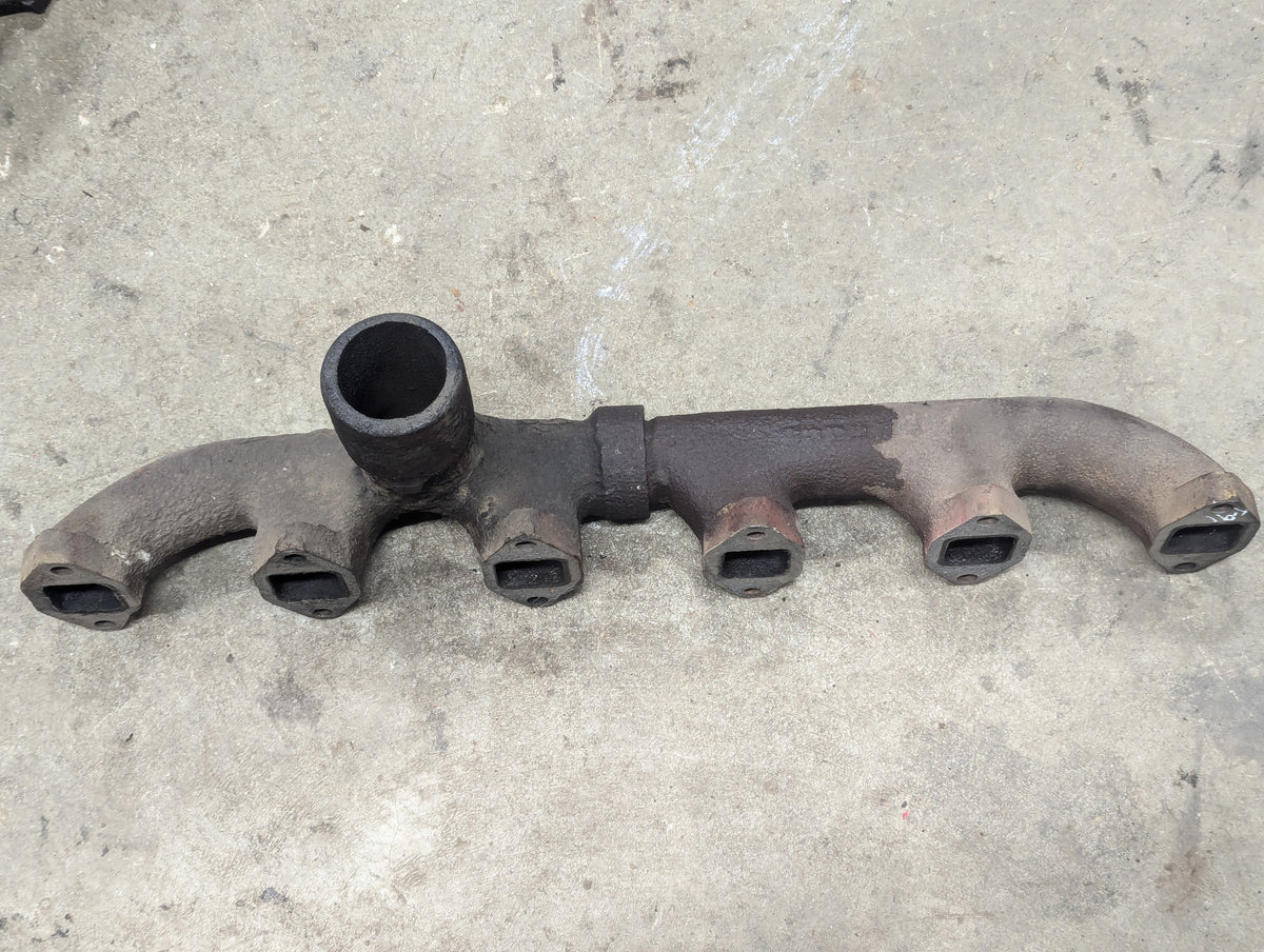 Exhaust Manifold IH International 675779C3 675778C2 USED