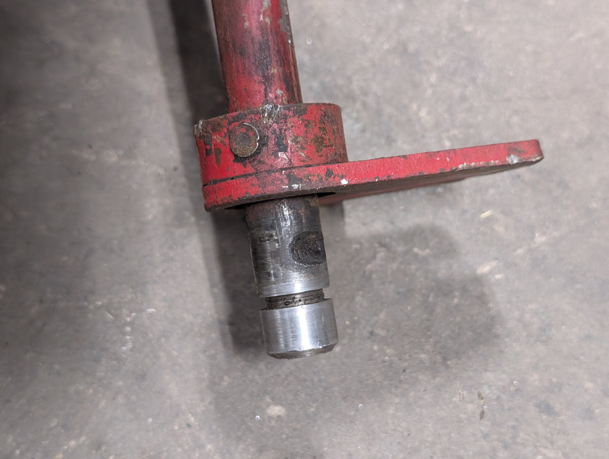 Shift Shaft &amp; Neutral Lock Plate IH International 386129R11 393518R91 USED