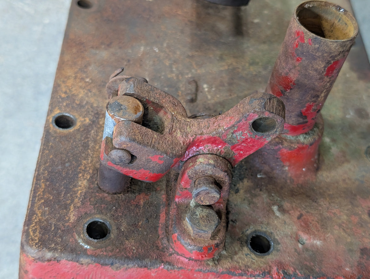 Range Cover &amp; Shifting Assembly IH International 398298R41 USED