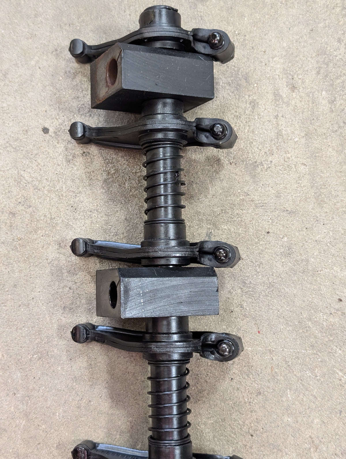 Rocker Arm Assembly IH International 682260C91 675547C2 675660C92 USED