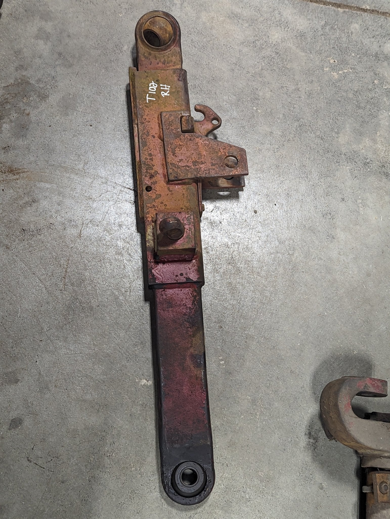 Cat 3 Right Lower Link Arm IH International 535793R92 398396R1 USED - Hines Equipment Repair & Parts