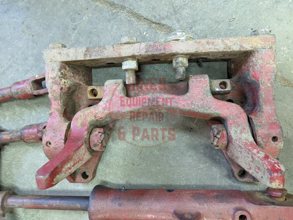 Category 2 Hitch Assembly IH International 539749R91 406243R2 398250R92 398249R92 396752R1 USED - Hines Equipment Repair &amp; Parts