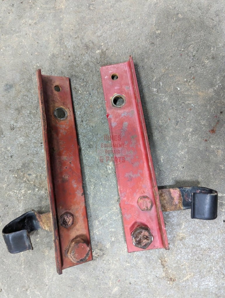 Cross Shaft Support Bracket Assembly IH International 533215R11 533216R11 USED - Hines Equipment Repair &amp; Parts