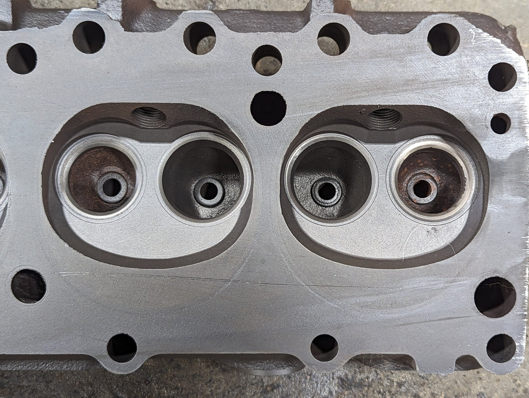 Cylinder Head IH International 383666R1 383666R2 USED