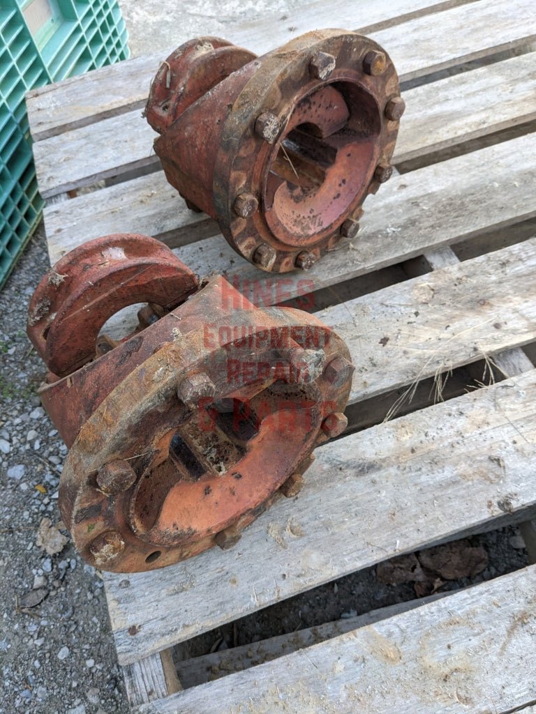 Dual Hubs IH International 387925R1 USED - Hines Equipment Repair &amp; Parts