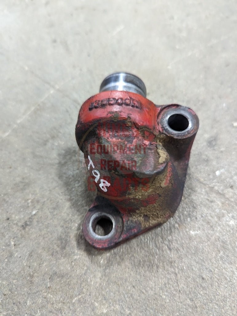 Engine Oil Outlet Elbow Ih International 332543R1 Used T98