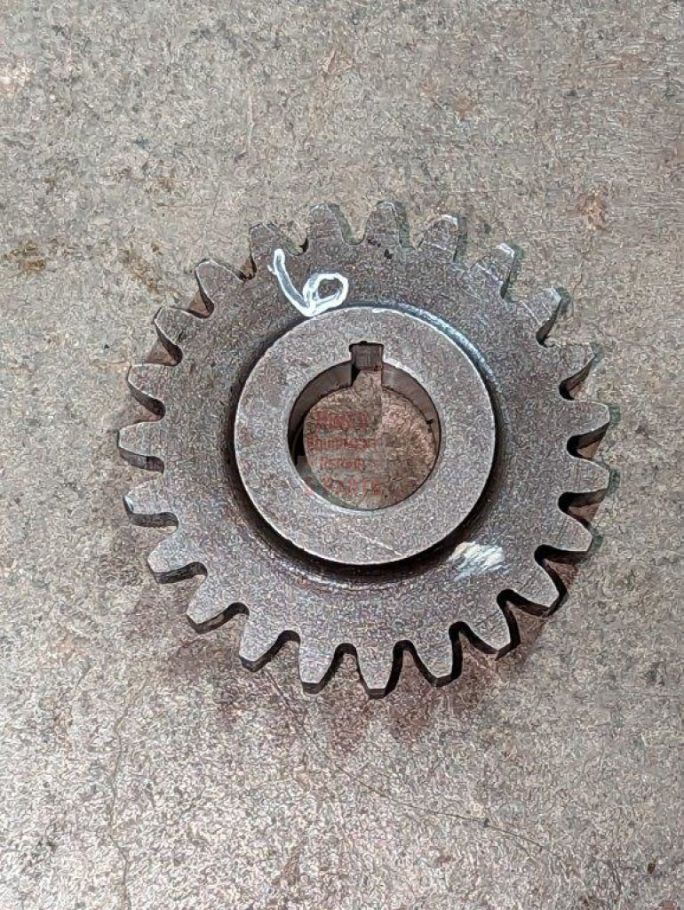 Hitch Pump Drive Gear Ih International 133404C1 Used 6 Hydraulics