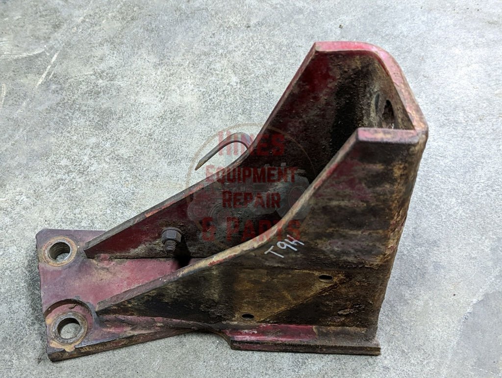 Left Front Cab Mount Bracket Ih International 534949R2 Used Superstructure