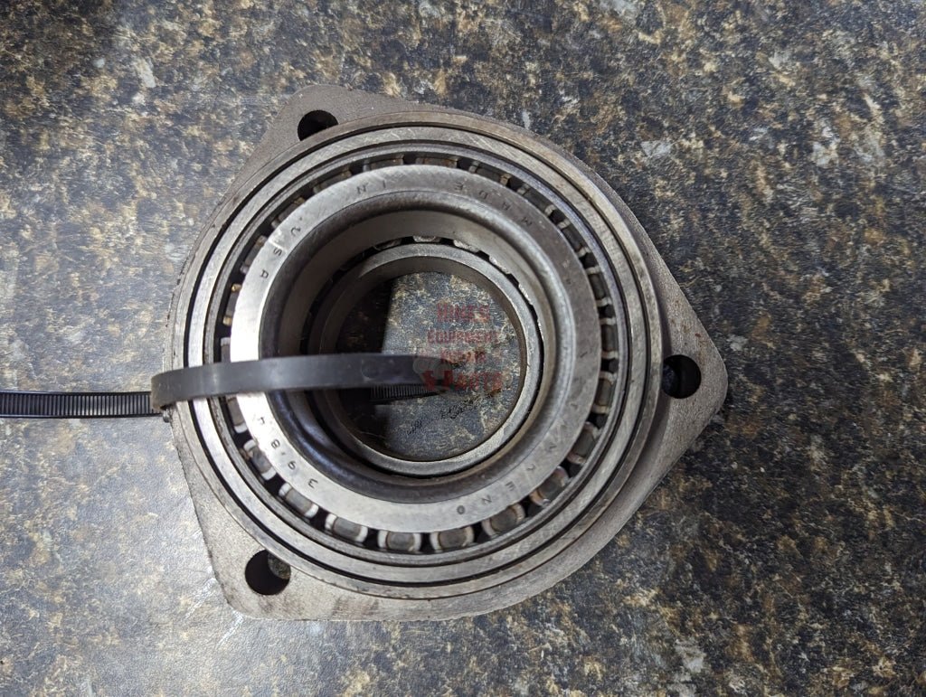 Main Shaft Bearing Cage Ih International 396963R1 Used Drive Train