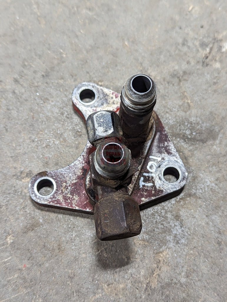 Power Steering Manifold Block IH International 537840R1 USED - Hines Equipment Repair &amp; Parts