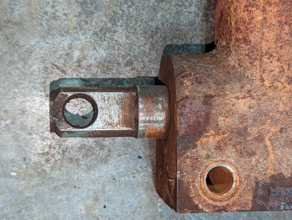 Remote Auxiliary Valve International 390827R1 390826R92 USED - Hines Equipment Repair & Parts