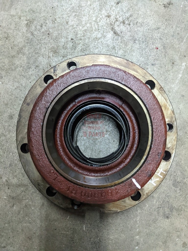 Right Differential Bearing Retainer IH International 400900R1 USED - Hines Equipment Repair & Parts