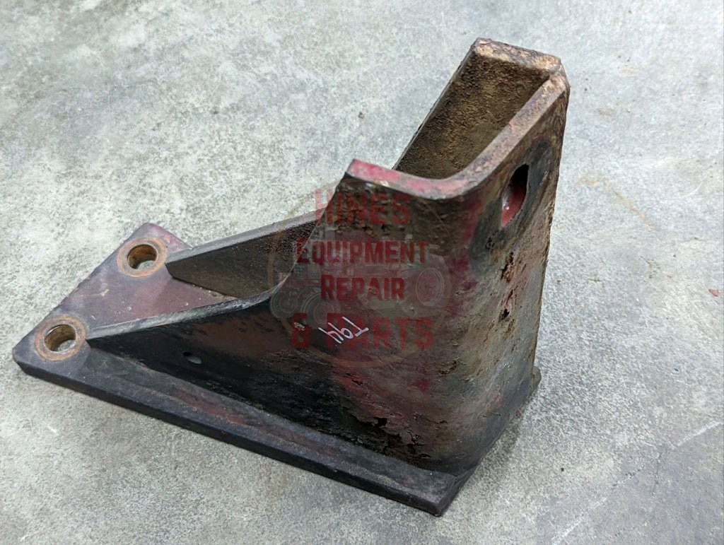 Right Front Cab Mount Bracket IH International 534949R2 USED - Hines Equipment Repair & Parts